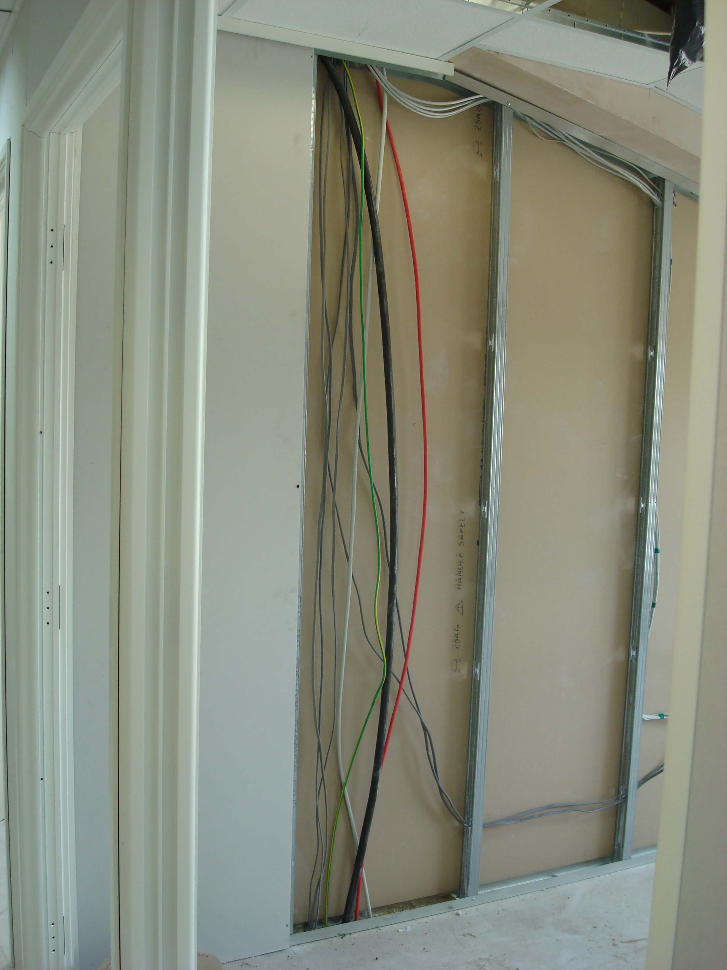Cabling inside partition walls
