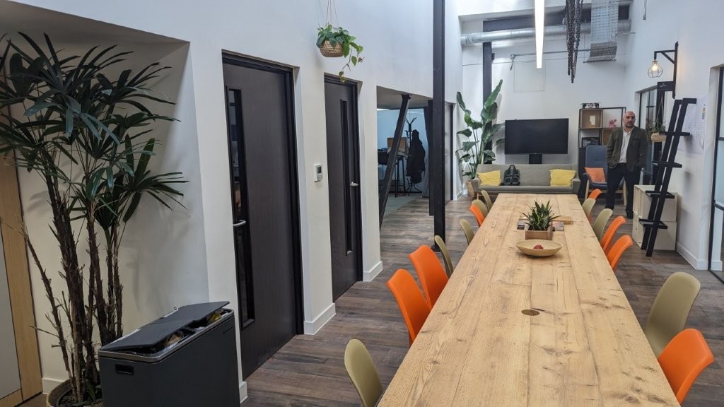 Office feels and meeting space