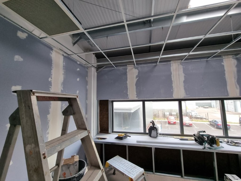 Forming window reveals