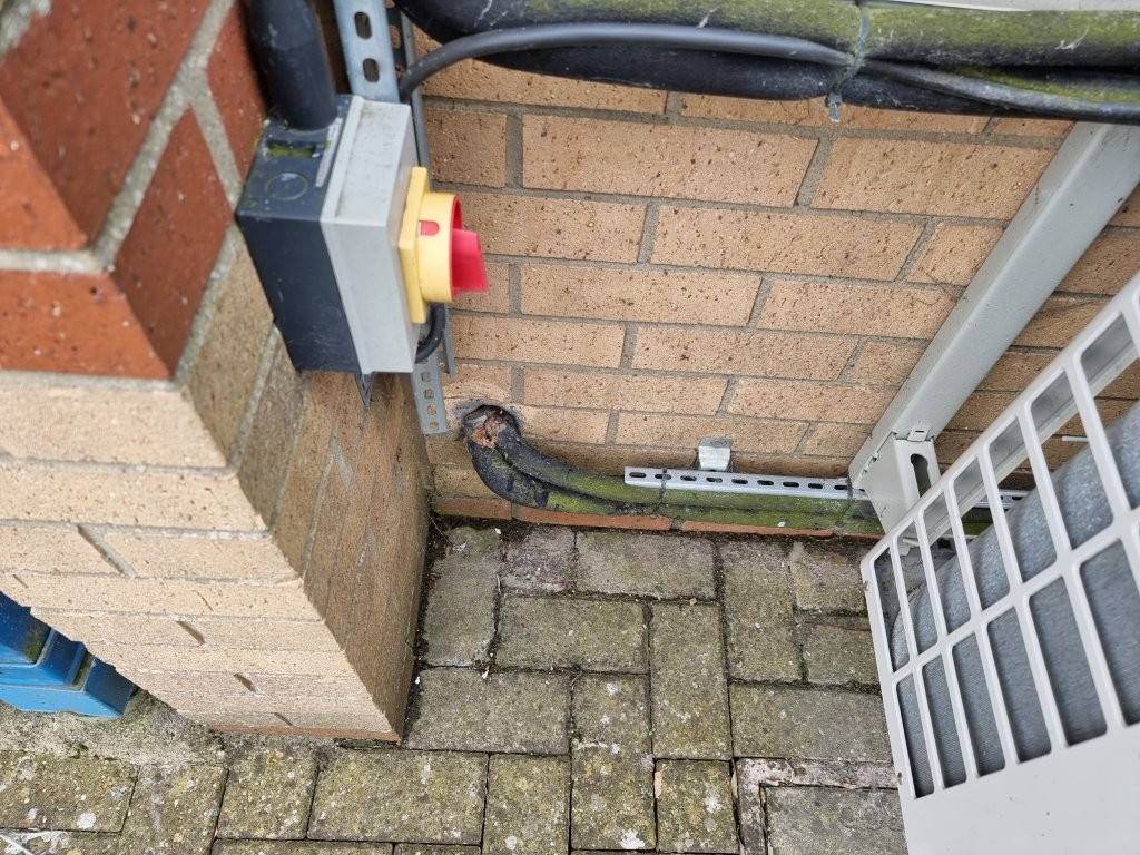 Lagging of air conditioning pipework needing replacement