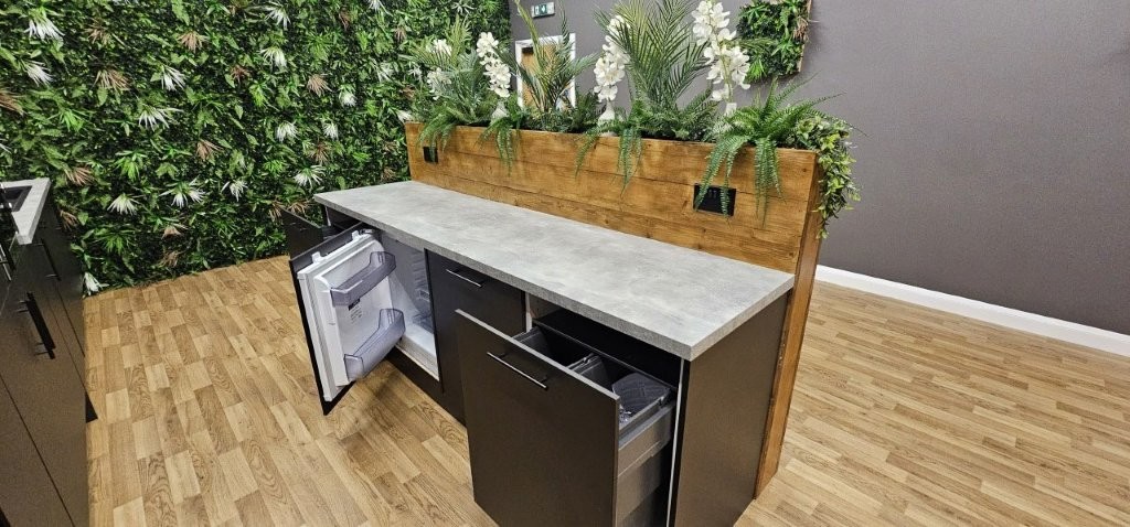 Pull out recycling bins and integrated appliances