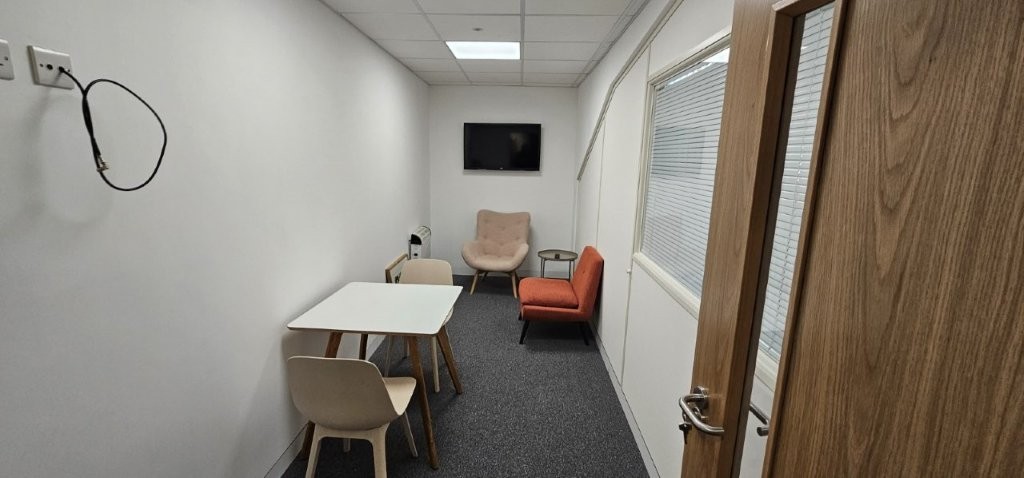 New 1-1 meeting room