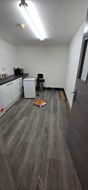 Re-decoration of kitchen and new vinyl flooring