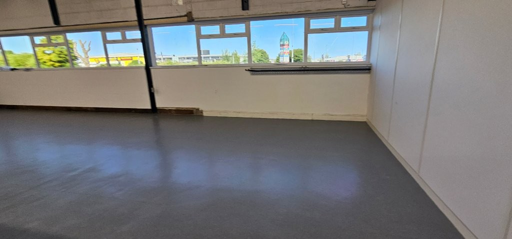A neutral light grey vinyl was chosen