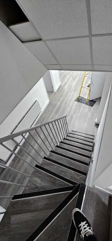 Anti slip nosing and vinyl on treads
