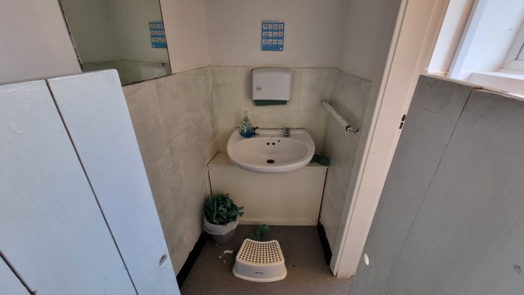 sink to swap for toilet